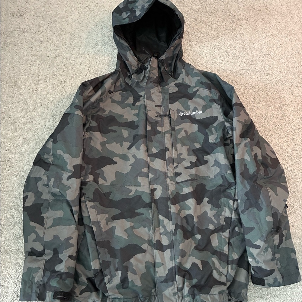 Columbia Camo Hooded Ski and Snowboard Jacket Men’s Medium
